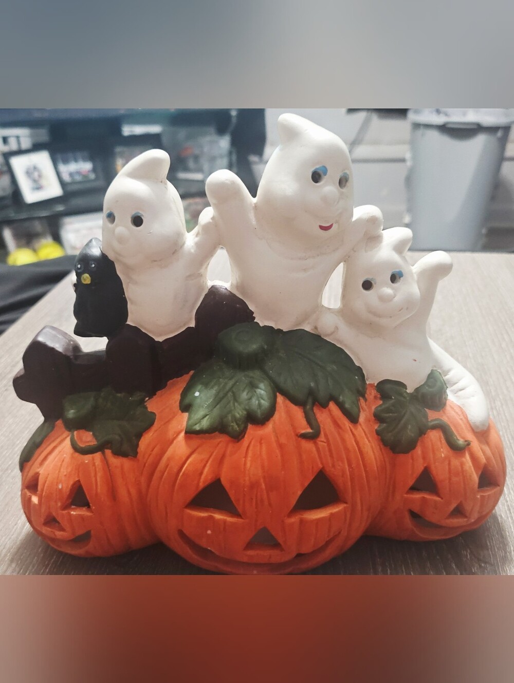 Vintage Halloween Ceramic Figure 3 Ghosts and a Crow on Jack O Lanterns - Picture 2 of 7